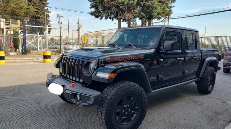 Jeep Gladiator JT 3.6 Mojave 4×4 Piel, año modelo 2023, 16,000 Km