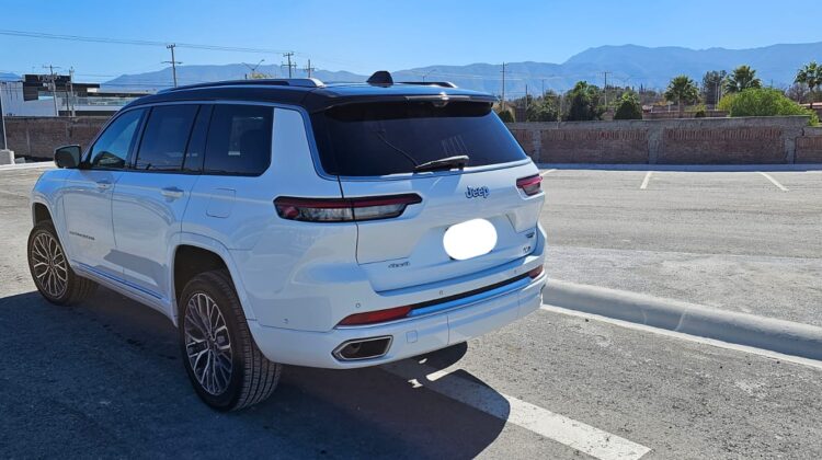 Jeep Grand Cherokee L Summit 5.7/V8 7 pasaj, Qcp 4×4, 2023.