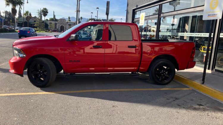 Ram 1500 Crew Cab HEMI Sport V8 / 5.7 4×4, año modelo 2023