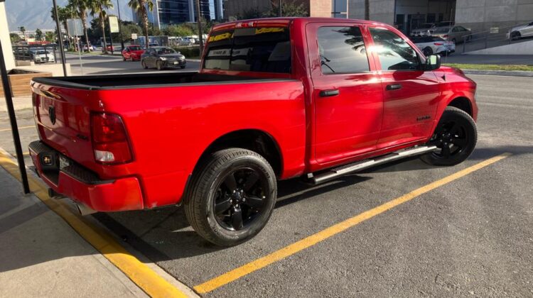 Ram 1500 Crew Cab HEMI Sport V8 / 5.7 4×4, año modelo 2023